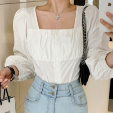 스퀘어넥셔링블라우스