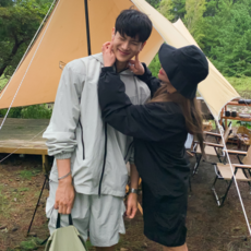 로맨틱홀릭 데일리 시밀러 윈드자켓 커플룩