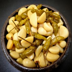 [출시기념] 산고추 알마늘 장아찌 1kg 매콤 새콤 아삭 별미장아찌, 1개