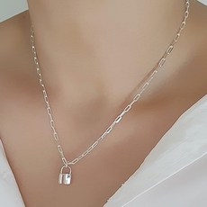 김나영자물쇠목걸이