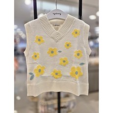 아가방 [동아쇼핑점] 빠른선택/ 아이보리 조끼에 노란색 꽃 무늬 포인트를 주어 색상이 화사하고 예쁜 니트 조끼/ 간절기용 한겨울용/ 티셔츠에 조끼만 더 입어도 따듯해요