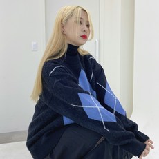 오버핏 라운드 아가일 니트