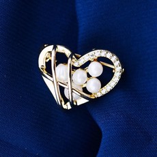 샤넬하트브로치