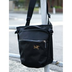 BEAMS MEN ARC'TERYX/Arro8 Shoulder bag비무스 멘 가방 숄더백 블랙