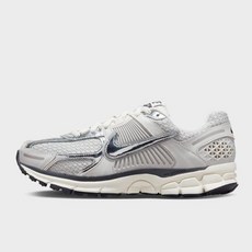 W 나이키 줌 보메로 5 포톤 더스트 앤 메탈릭 실버 Nike Zoom Vomero Photon Dust and Metallic Silver 상품 이미지