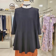 CC콜렉트 주름이 포인트인 라운드넥 A라인니트티 BK