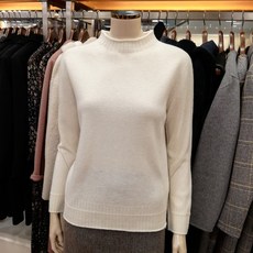 BCBG 비씨비지 가격파괴!! 화사한컬러!! 봄 겨울 간절기 울 캐시미어혼방 반폴라 니트 스웨터