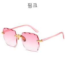 트렌디한 빅테일의 스퀘어 선글라스 베젤리스 선글라스 여성 스트리트 패션 안경