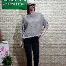 베네통 수술로 포인트를준 짜임이예쁜 루즈핏 니트티
