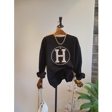 H영문 레터링 벨벳 기모 라운드 맨투맨