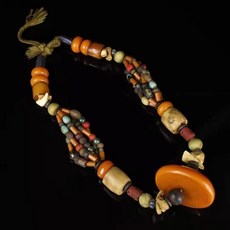 딜쿠샤와호박목걸이