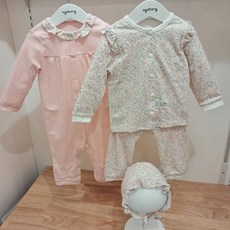 [선물추천]우주복+내의세트+모자~ 4종세트~ 신생아/출산/100일~선물추천~~ 잔꽃무늬가러블리하게~