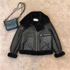 아크네 18FW 무스탕