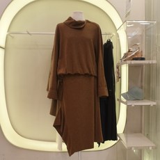 씨씨콜렉트 트임 보트넥 모직 블라우스 C194MSC045