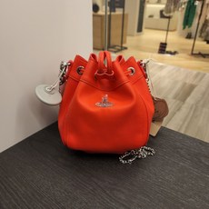 비비안웨스트우드버킷백