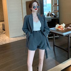 초여름 여성의류 셀럽 여승무원 산들바람 눈길을 끄는 스타일리쉬 슬림핏 미니 셋업 룩