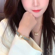  이지아 스타일 팔찌 끝내주는 해결사 3회 봄 패션 