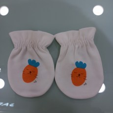 아가방 국내생산 무형광 손싸개 ~~ 귀여운 당근 디자인의 손싸개 ~ 갓난아기의 연약한 손보호및 아기 손톱으로 얼굴상처보호