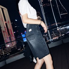 9f2eea1a671546afa5e0f7097cbf1c30f0a72c0e637514f8c31e5e43fe2a.jpg