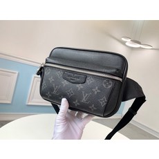 LV M30247 힙색 블랙.