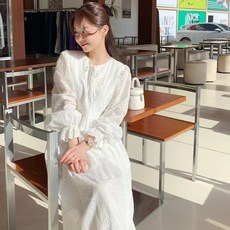 더킹몰 간절기 플라워 펀칭 라운드넥 퍼프 롱원피스