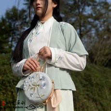 크로스백가방 크로스가방 케이프백 중국한복 꽃자수 핸드메이드 쁘띠가방 나무 속 오리지널제작 여성 제기함 엔틱 한원소, 라이트블루 색깔 완제품