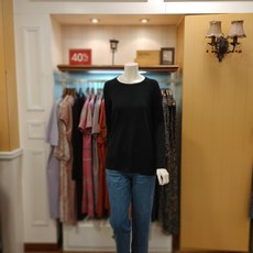 [BCBG] 비씨비지 <겨울 기획상품~~!> 편안하게 기본으로 입기 좋고 촉감이 좋은 기본 라운드 니트