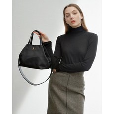 헤지스 악세서리 여성 20FW 블랙 퍼피장식 나일론 토트백 HIBA0F936BK