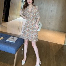 데이지 프렌치시크 클래식 볼륨 여성 빅 야드 V넥 플라워 페플럼 허리보정 반팔티셔츠 200근