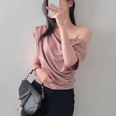 오프숄더블라우스