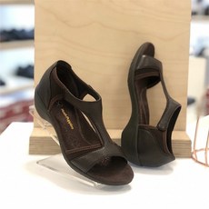 buxomcosmeticplumplinelipliner#hushhush