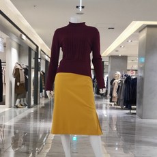 지고트 울100 메탈프릴 장식 풀오버니트