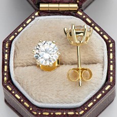 모이사나이트나석