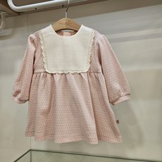 [모이몰른] 25/1 클로버 자카드 원피스# 사랑스러운 핑크 컬러와 잔잔한 클로버 모트브 패턴에 아이보리 요크로 화사함을 더한 자카드 원피스