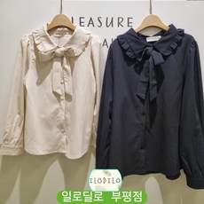 일로딜로 부평점 모던한 카라 블라우스.기본인 베이지톤과 블랙으로 구성.멜빵 바지나 카고 바지에도 코디 굿!