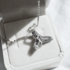 각인고래꼬리목걸이