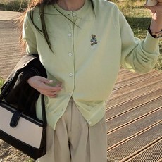 네모엔룩 여성용 테디랑 자수 라운드넥 베이직 긴팔 니트 가디건 NL