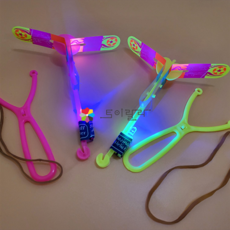 토이랄라 LED (10개입) LED 헬리콥터 새총 모음 불빛 낙하산 슈팅 플라이, 랜덤, 10개