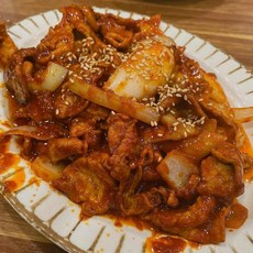 직접 개발한 맛깔나게 숙성소스 매운 제육볶음 250g 2개 / 캠핑고기 쫄깃쫄깃 쫀득