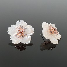 화이트자개귀걸이