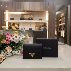 프라다사피아노여권지갑