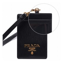 [프라다] 22SS 여성 비텔로 금장로고 스트랩 카드지갑 (1MC007_2B6P_F0002