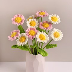 여자 친구를위한 10Pcs 수제 데이지 꽃다발 크로 셰 뜨개질 카모마일 원사 후크 꽃 시뮬레이션 꽃 선물, 10개