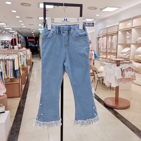 쁘띠앙팡 산본점 @25년 봄신상 50%세일@ 러블리한 디자인에 쫀쫀한 신축성으로 예브고 편하게입는 여아멋쟁이 부츠컷팬츠 셀리엘라데님바지에요^^ #데일리코디템#