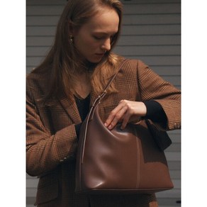 [드메리엘] Veneta Hobo Bag Medium Wood Bown