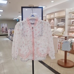 쁘띠앙팡 산본점 @24년 여름신상 50%세일@ 여름에도 꼭 필요한 코디필수템 바람막이 스타일의 예쁘고 사랑스러운 플로블로섬점퍼에요^^