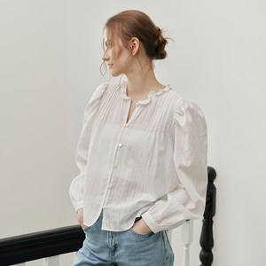 벰버 LACE TRIM PINTUCK BLOUSE