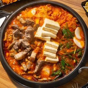 시흥 곤봉식객 직화두루치기찌개 3인분 김치찌개 밥반찬 캠핑음식 밀키트, 1.16kg, 1개, 보통맛