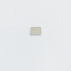 네오디움 사각 자석 가로 10mm X 세로 10mm X 두께 2mm (자석등급N35)