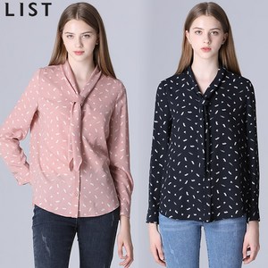 [리스트(LIST)] 페미닌 스카프 디테일 패턴 블라우스 (택가격 138000원)